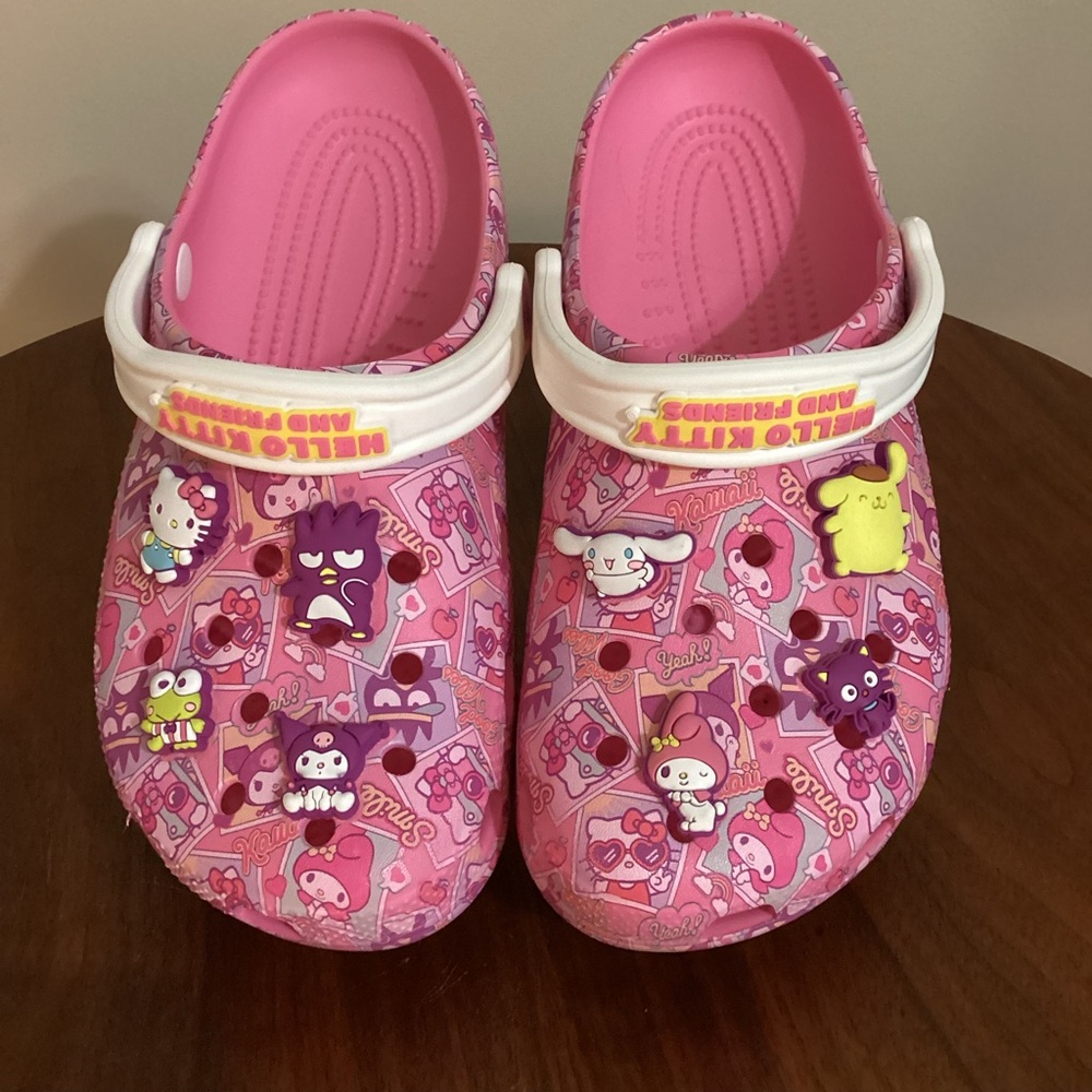 Crocs Girls Hello Kitty and Friends Classic Clogs. Size J6